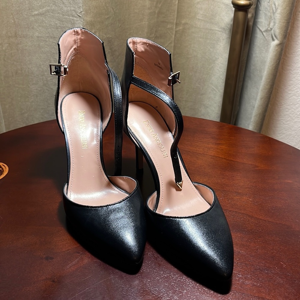 Almost new black pumps size 7M .